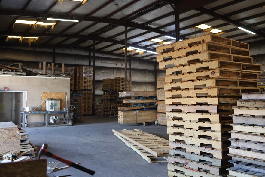 Primary Photo Of 2101 42nd St NW, Winter Haven Warehouse For Lease
