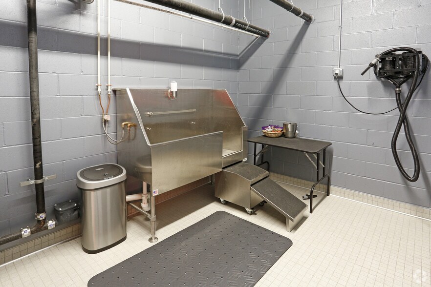 More Photos Of 1300 W Lake St, Minneapolis Apartments For Lease