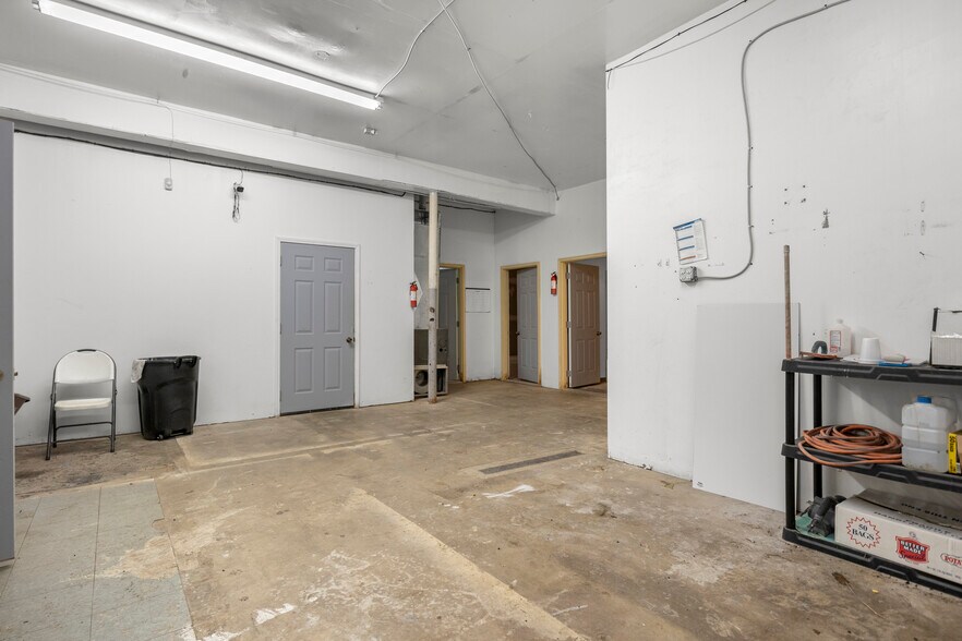 More Photos Of 8411 Southfield Fwy, Detroit Auto Dealership For Sale