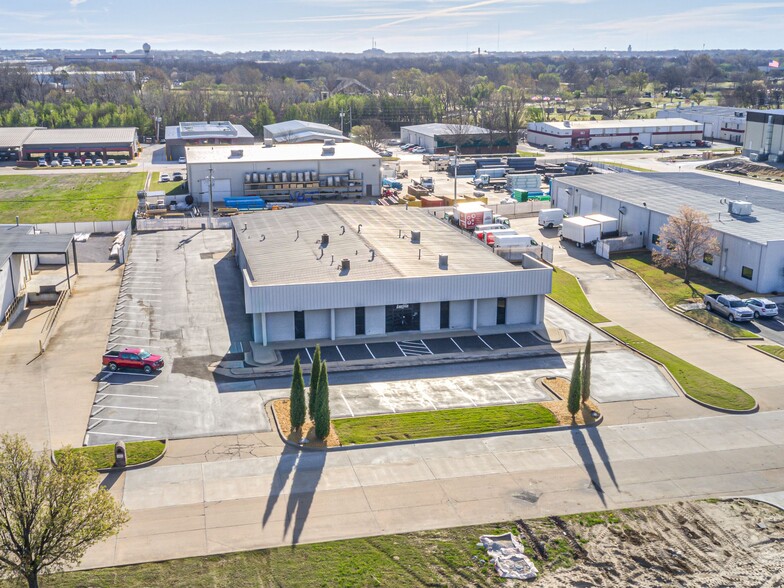 Primary Photo Of 1827 N Yellowood Ave, Broken Arrow Light Distribution For Lease