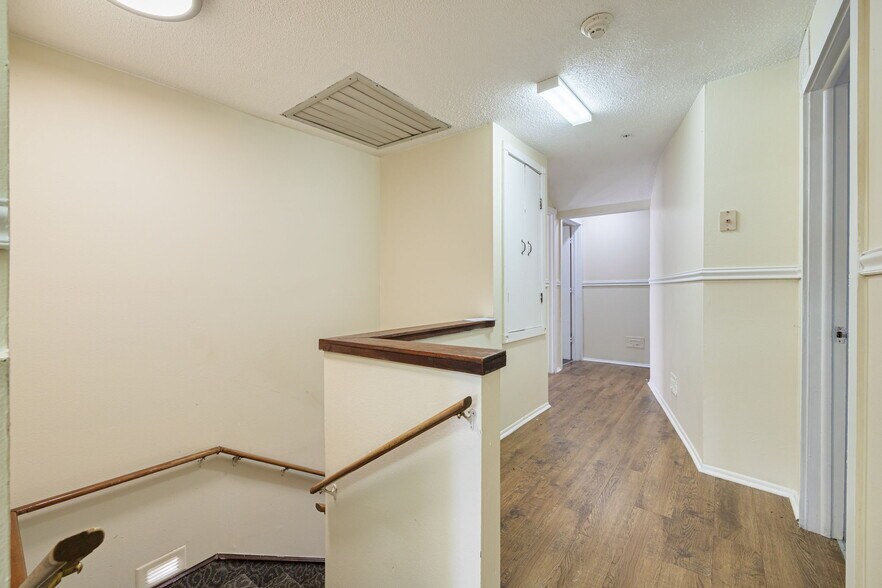 More Photos Of 220 Scotland St, Dunedin Healthcare For Lease