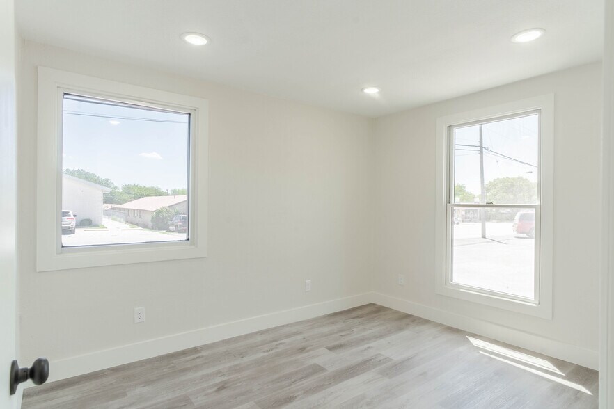 More Photos Of 3109 Roberts Cut Off Rd, Fort Worth Office For Lease