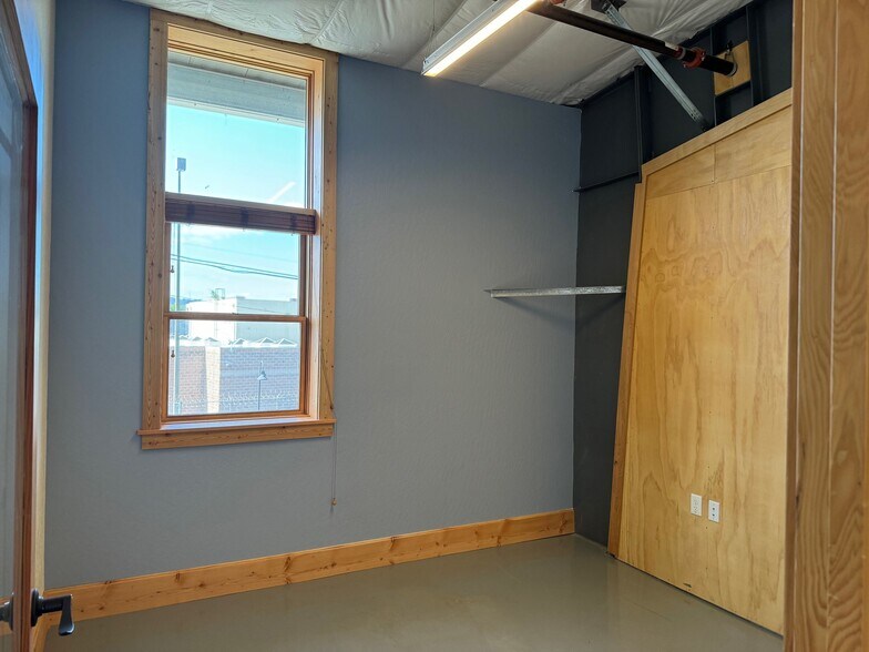 More Photos Of 120 Shelton McMurphey Blvd, Eugene Office For Lease