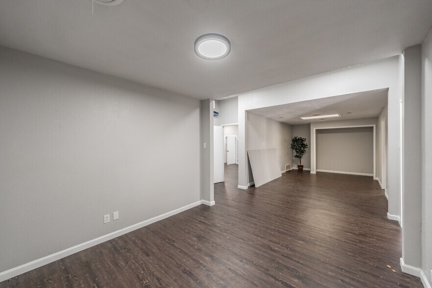 More Photos Of 7235 Glenview Dr, Richland Hills Office For Sale