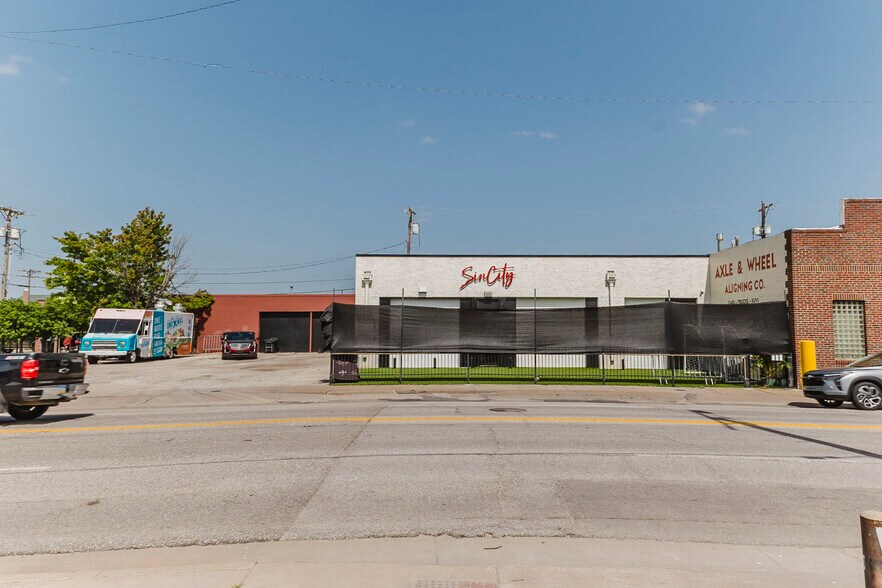 More Photos Of 130 N Washington Ave, Wichita General Retail For Sale