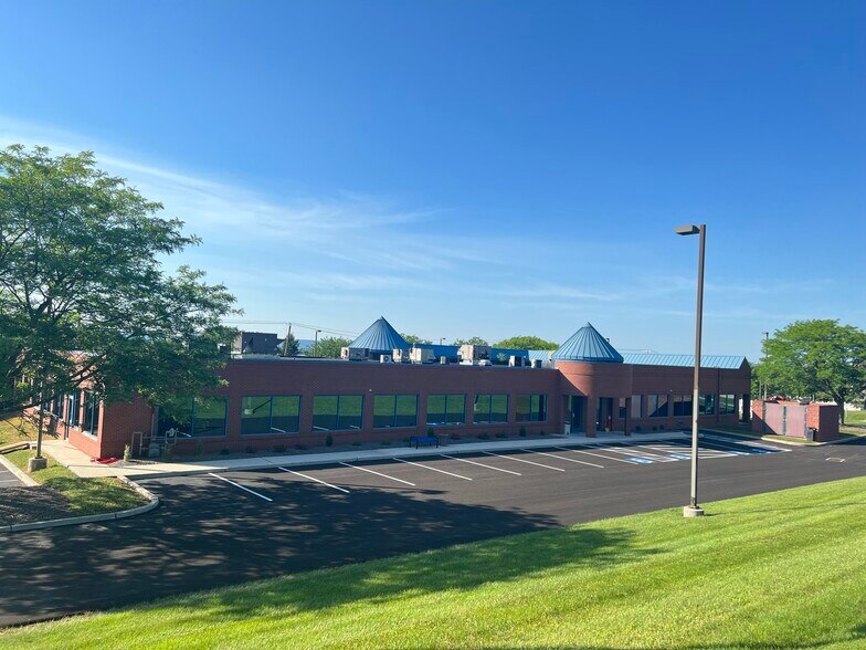 More Photos Of 5021 Louise Dr, Mechanicsburg Office For Sale