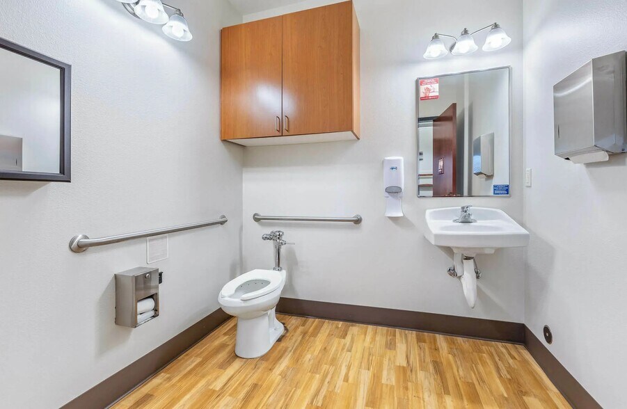 More Photos Of 1880 W Judith Ln, Boise Office For Lease