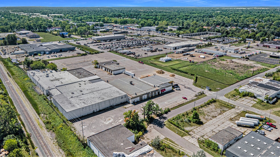 More Photos Of 3302 Kent St, Flint Distribution For Lease