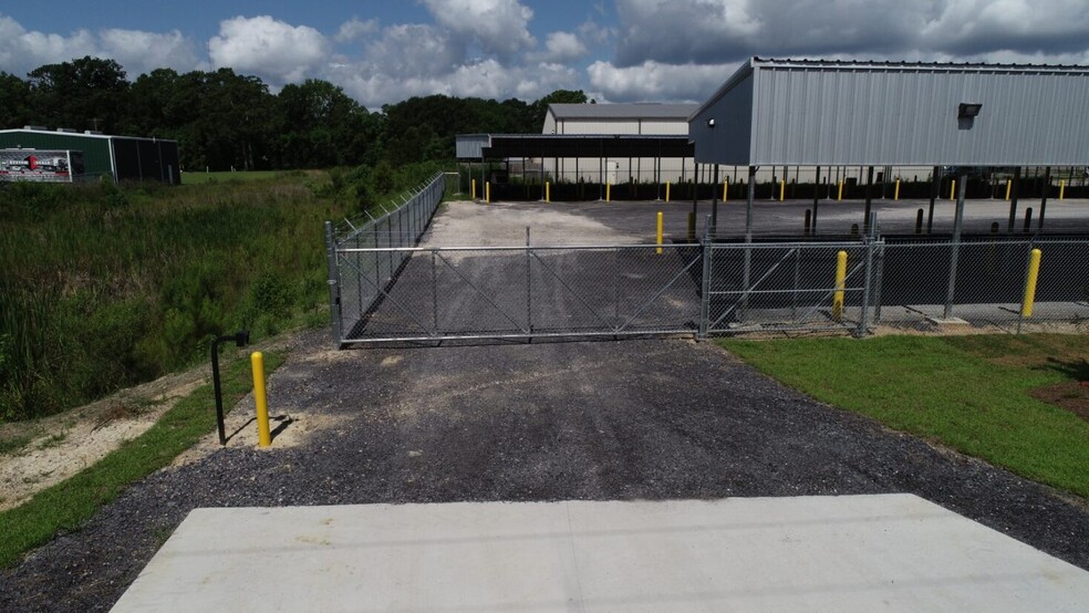 More Photos Of 9854 Florida Blvd, Walker Self Storage For Sale