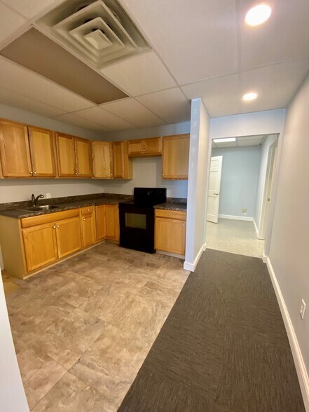 More Photos Of 2142-2150 Berkmar Dr, Charlottesville Showroom For Lease
