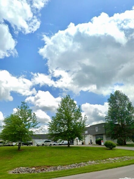 More Photos Of 226 Peterson Dr, Elizabethtown Warehouse For Lease