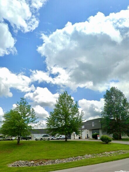 More Photos Of 226 Peterson Dr, Elizabethtown Warehouse For Lease