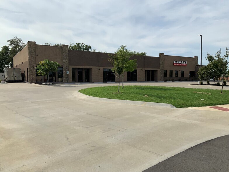 Primary Photo Of 971 Memory Ln, Gallatin Storefront For Lease