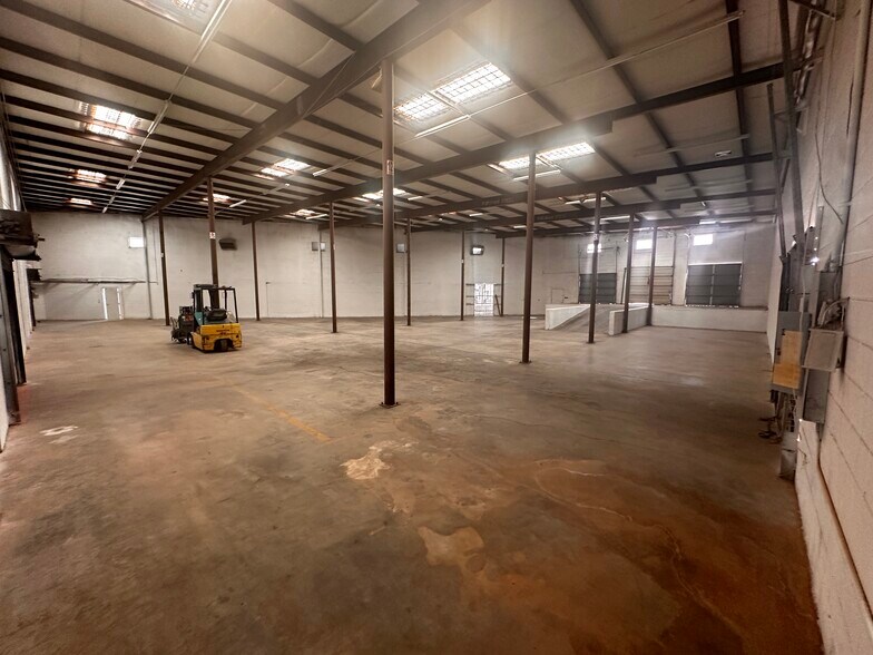 More Photos Of 2401 Alameda Ave, El Paso Showroom For Sale