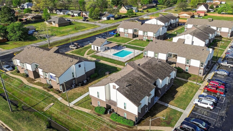 Primary Photo Of 407 Galaxy Road, Sapulpa Apartments For Sale