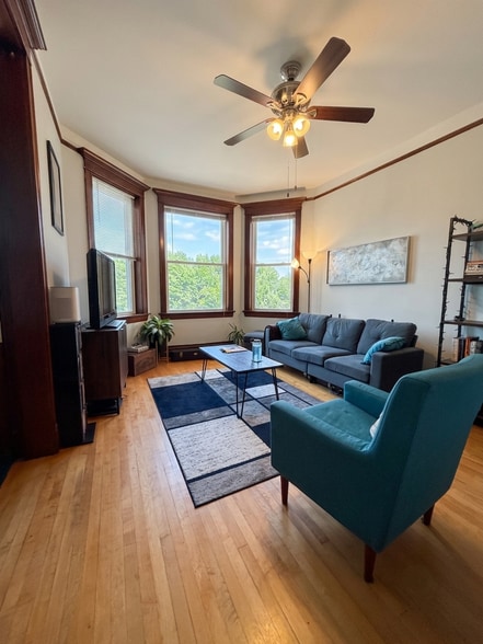 More Photos Of 2236 W Augusta Blvd, Chicago Apartments For Sale