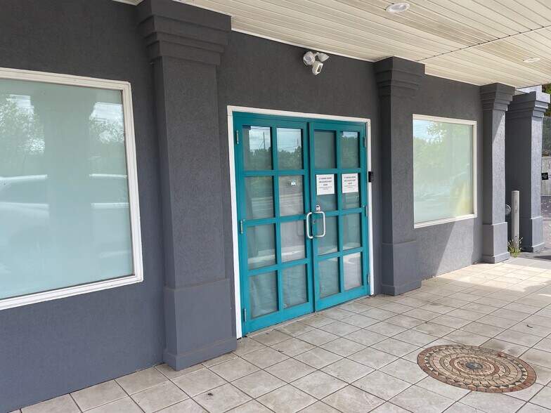 More Photos Of 2391 S Main St, Waterbury Showroom For Lease