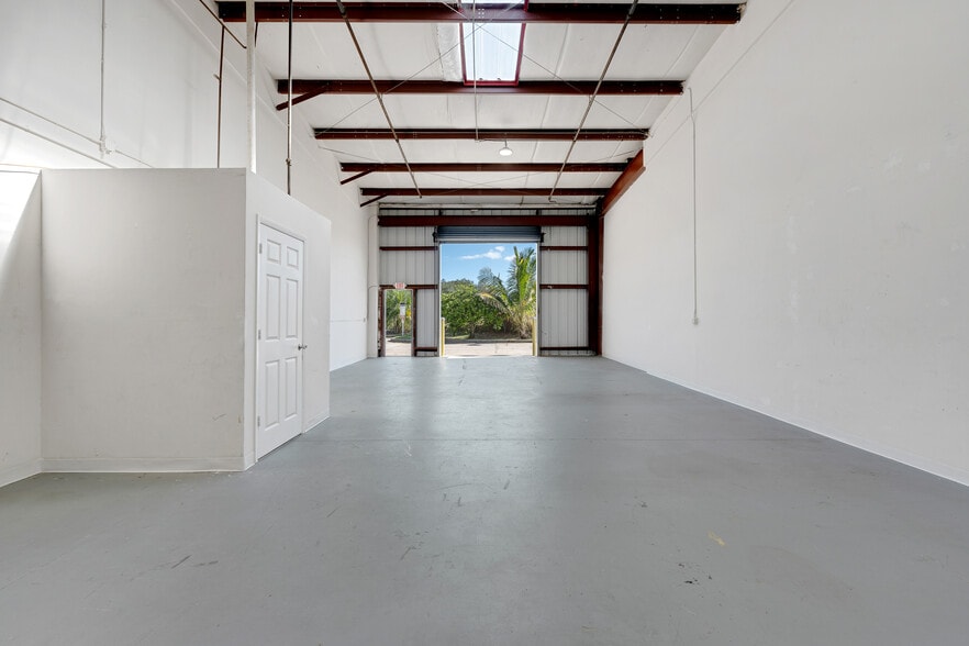 More Photos Of 2280 Avocado Ave, Melbourne Warehouse For Lease