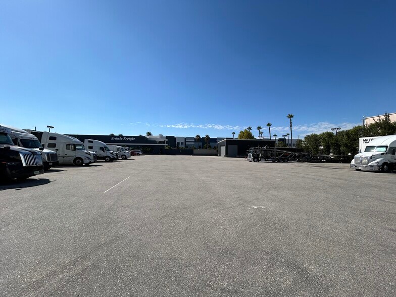 More Photos Of 2940 N Hollywood Way, Burbank Land For Lease