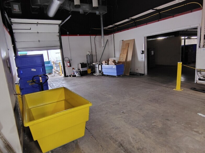 More Photos Of 132 Railroad Ave, Albany Light Distribution For Lease