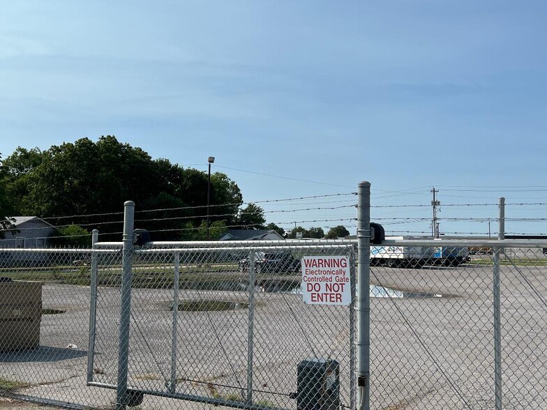 More Photos Of 2500 N Sheridan Rd, Tulsa Warehouse For Lease