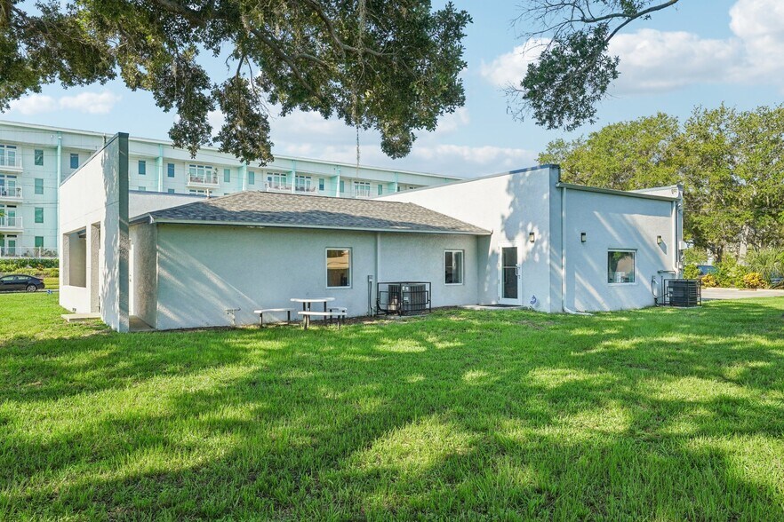 More Photos Of 3209 30th Ave S, Saint Petersburg Office For Sale