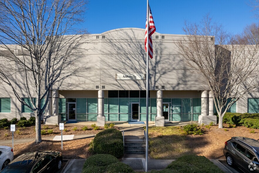 More Photos Of 300 Townpark Dr NW, Kennesaw Warehouse For Lease