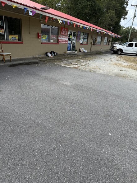 Primary Photo Of 5040 Lexington Rd, Rayle Convenience Store For Sale