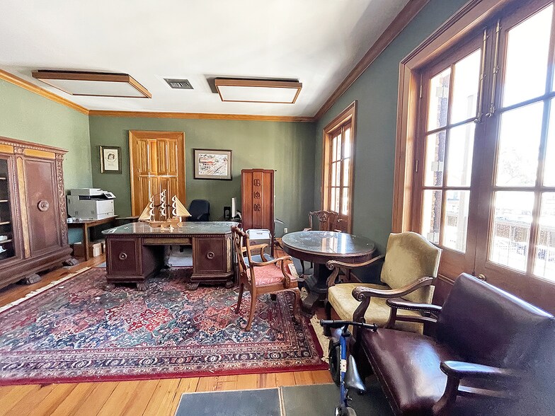 More Photos Of 56-58 S Conception St, Mobile Office For Sale