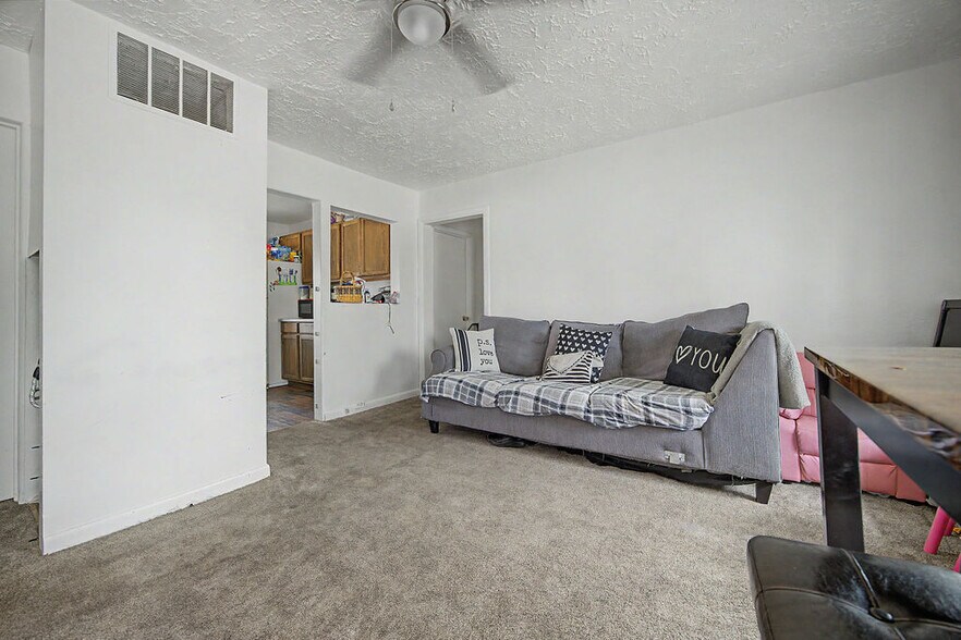 More Photos Of 630 W 6th St, Craig Apartments For Sale