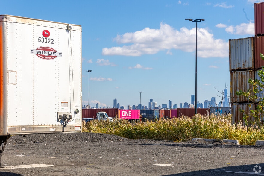 More Photos Of 921 Delancy St, Newark Land For Lease