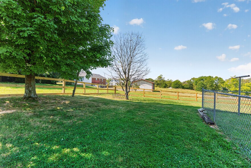 More Photos Of 43 Highway 433, Mackville Flex For Sale