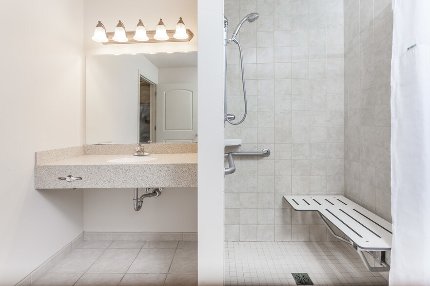 More Photos Of 7576 S Pere Marquette Hwy, Pentwater Hotel For Sale