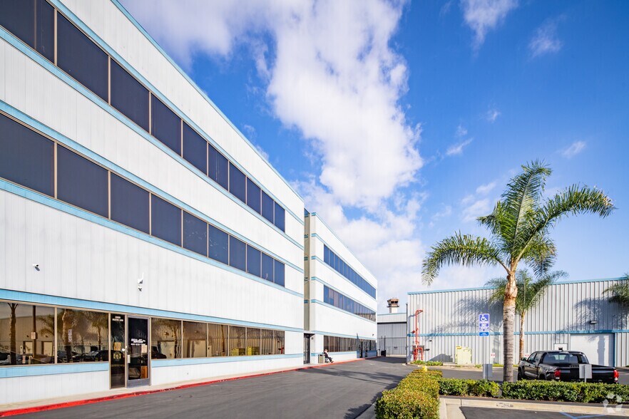 More Photos Of 3355 E Spring St, Long Beach Office For Lease