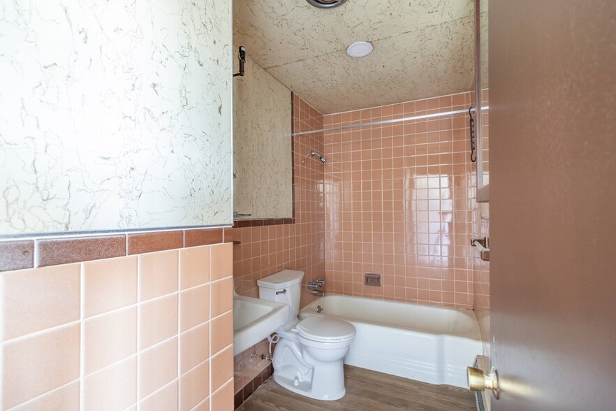 More Photos Of 196 US Route 1, Bucksport Hotel For Sale