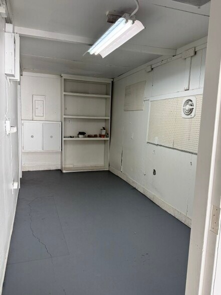 More Photos Of 14020 NW 19th Ave, Miami Warehouse For Lease