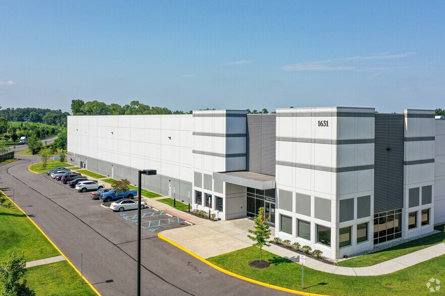 More Photos Of 1651 River Rd, Burlington Warehouse For Lease