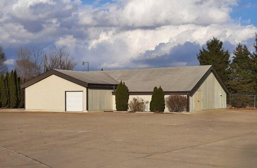 More Photos Of 58640 IN-15, Goshen Flex For Sale