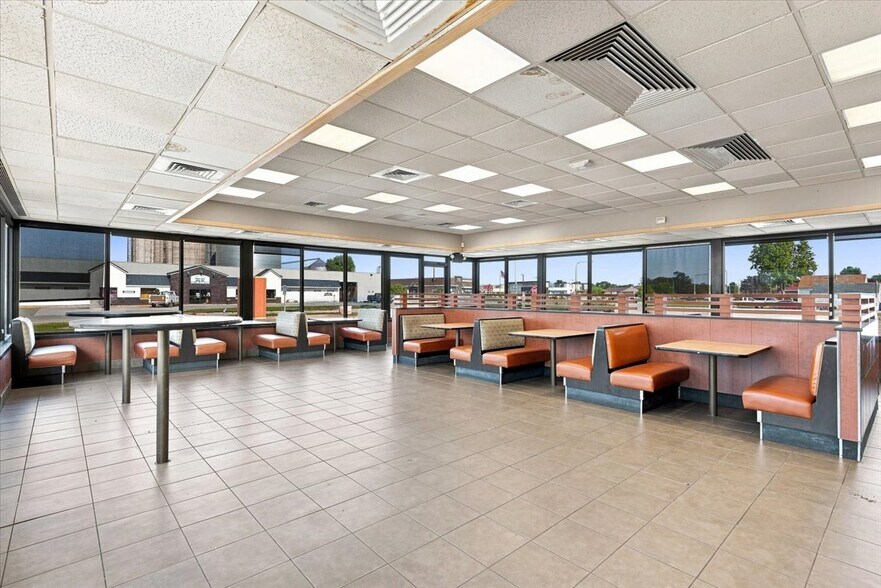 More Photos Of 1410 N Broadway St, Red Oak Fast Food For Sale