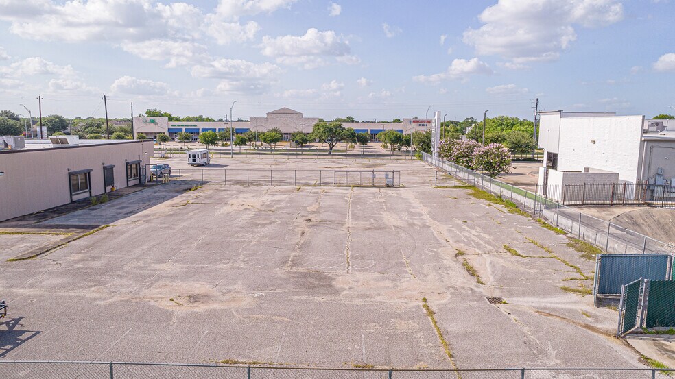 More Photos Of 12455 Beechnut St, Houston Land For Sale