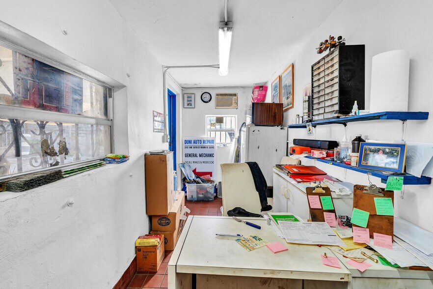 More Photos Of 2112 NW 36th St, Miami Auto Repair For Sale