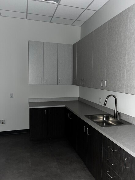 More Photos Of 100 N Dean Rd, Orlando Unknown For Lease