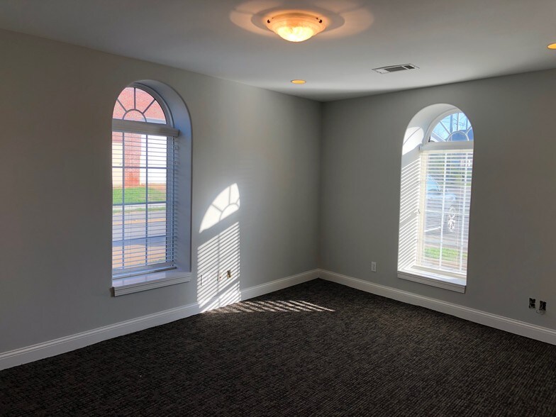 More Photos Of 4 S Tennessee St, Cartersville Office For Lease