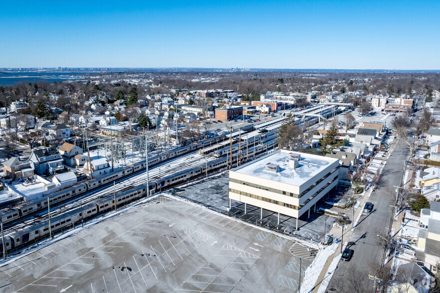 More Photos Of 44 S Bayles Ave, Port Washington Medical For Lease