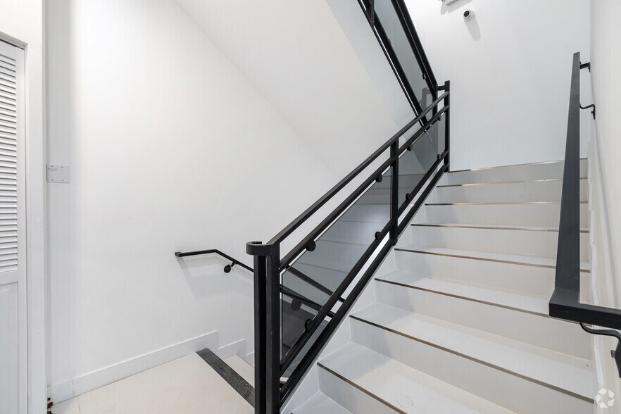 More Photos Of 11150 Ventura Blvd, Studio City Restaurant For Sale