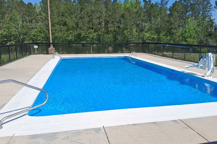 More Photos Of 1035 Fortner Rd, Metter Hotel For Sale