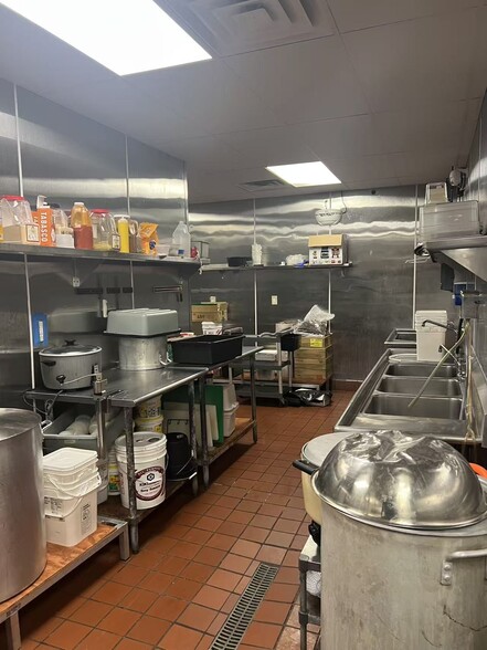More Photos Of 2342 Shallowford Village Dr, Chattanooga Restaurant For Lease