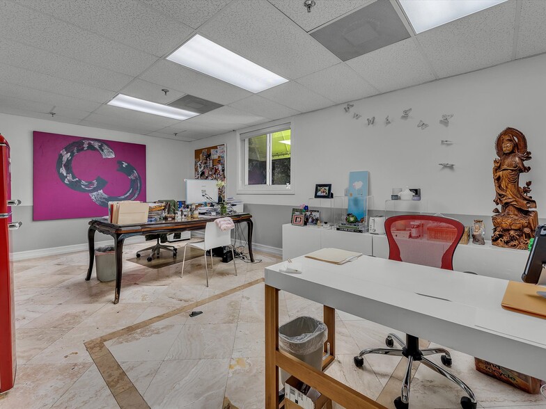 More Photos Of 8299 NW 30th Ter, Doral Warehouse For Lease