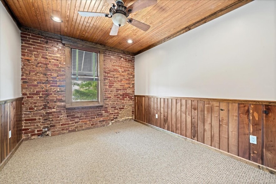 More Photos Of 303 E Main St, Pickens General Retail For Sale