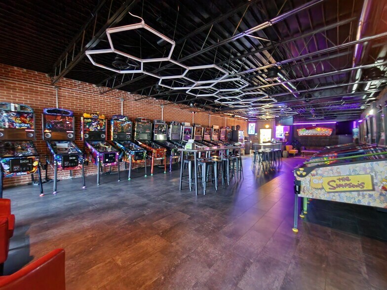 More Photos Of 521 S Glenstone Ave, Springfield General Retail For Lease